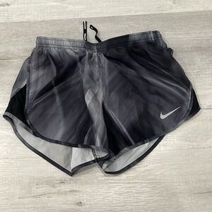 SMALL NIKE RUNNING SHORTS W BACK ZIPPER